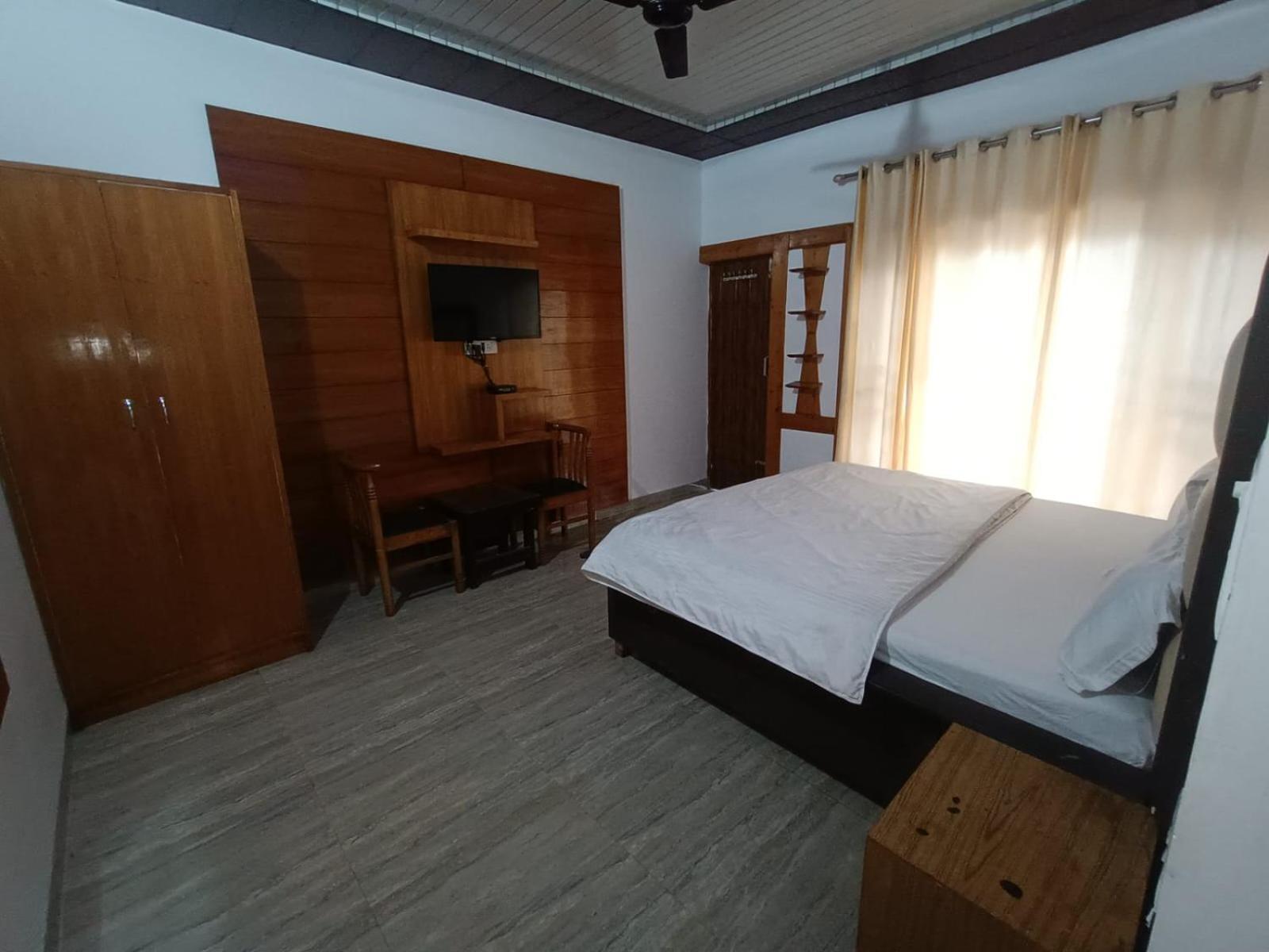 Hotel Himalayan Village 무소리에 외부 사진