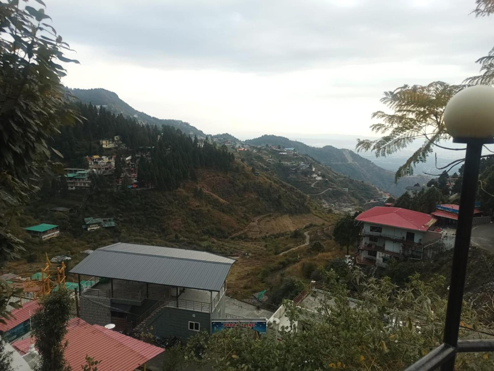 Hotel Himalayan Village 무소리에 외부 사진