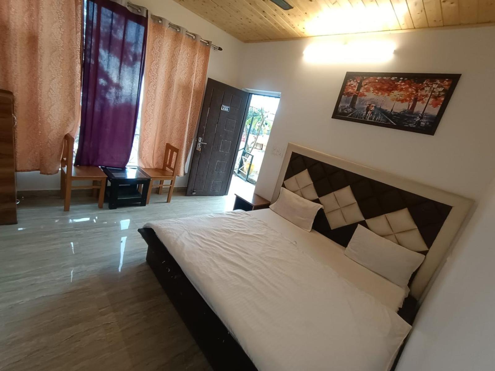Hotel Himalayan Village 무소리에 외부 사진