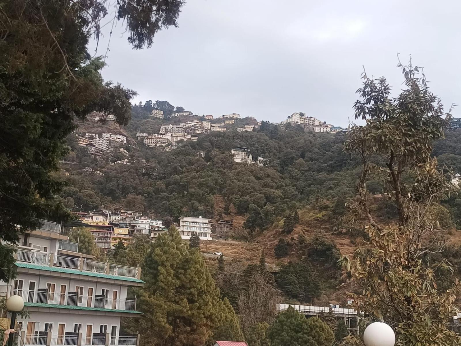 Hotel Himalayan Village 무소리에 외부 사진
