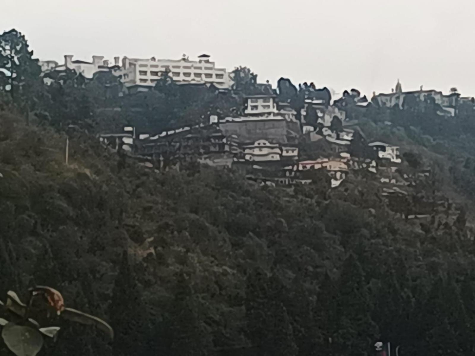 Hotel Himalayan Village 무소리에 외부 사진