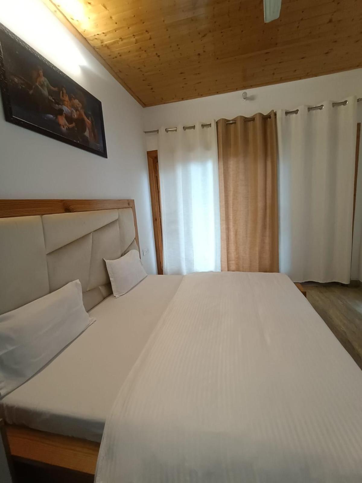 Hotel Himalayan Village 무소리에 외부 사진