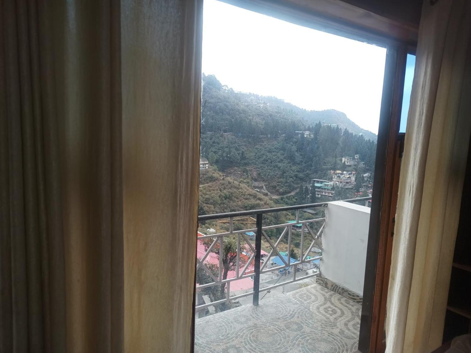 Hotel Himalayan Village 무소리에 외부 사진