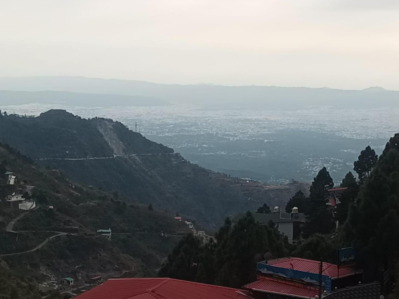 Hotel Himalayan Village 무소리에 외부 사진