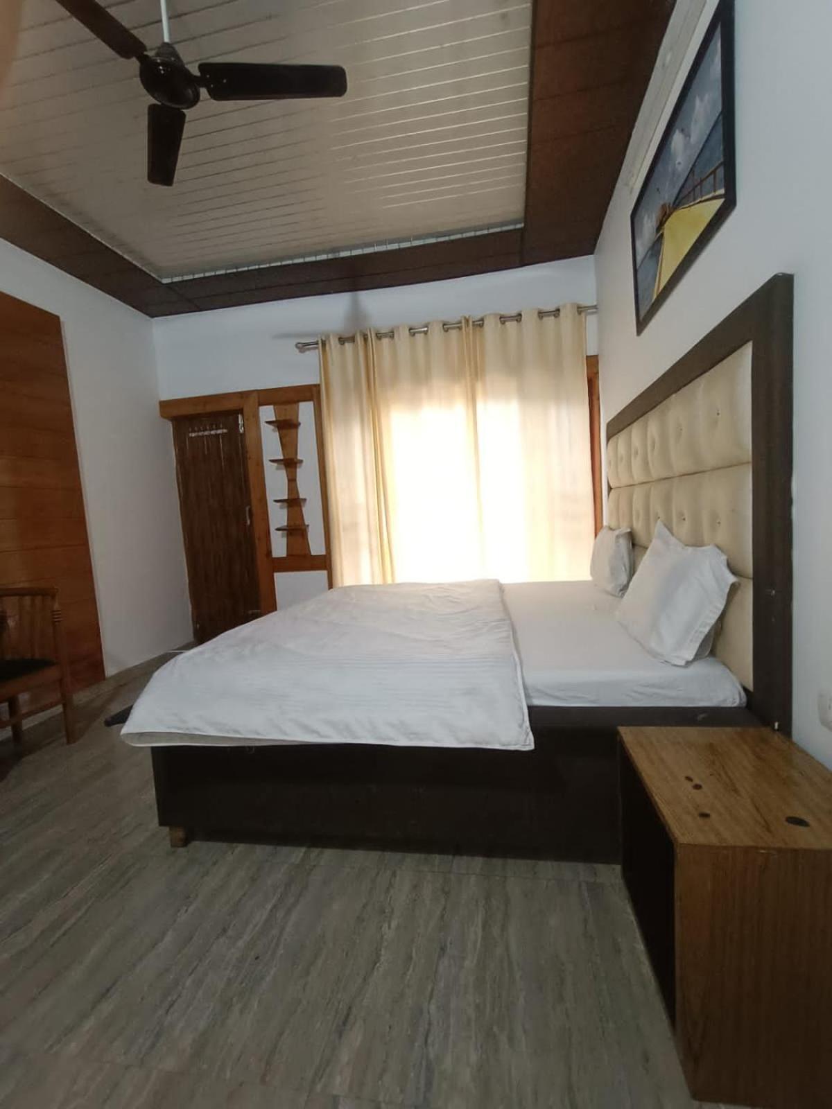 Hotel Himalayan Village 무소리에 외부 사진