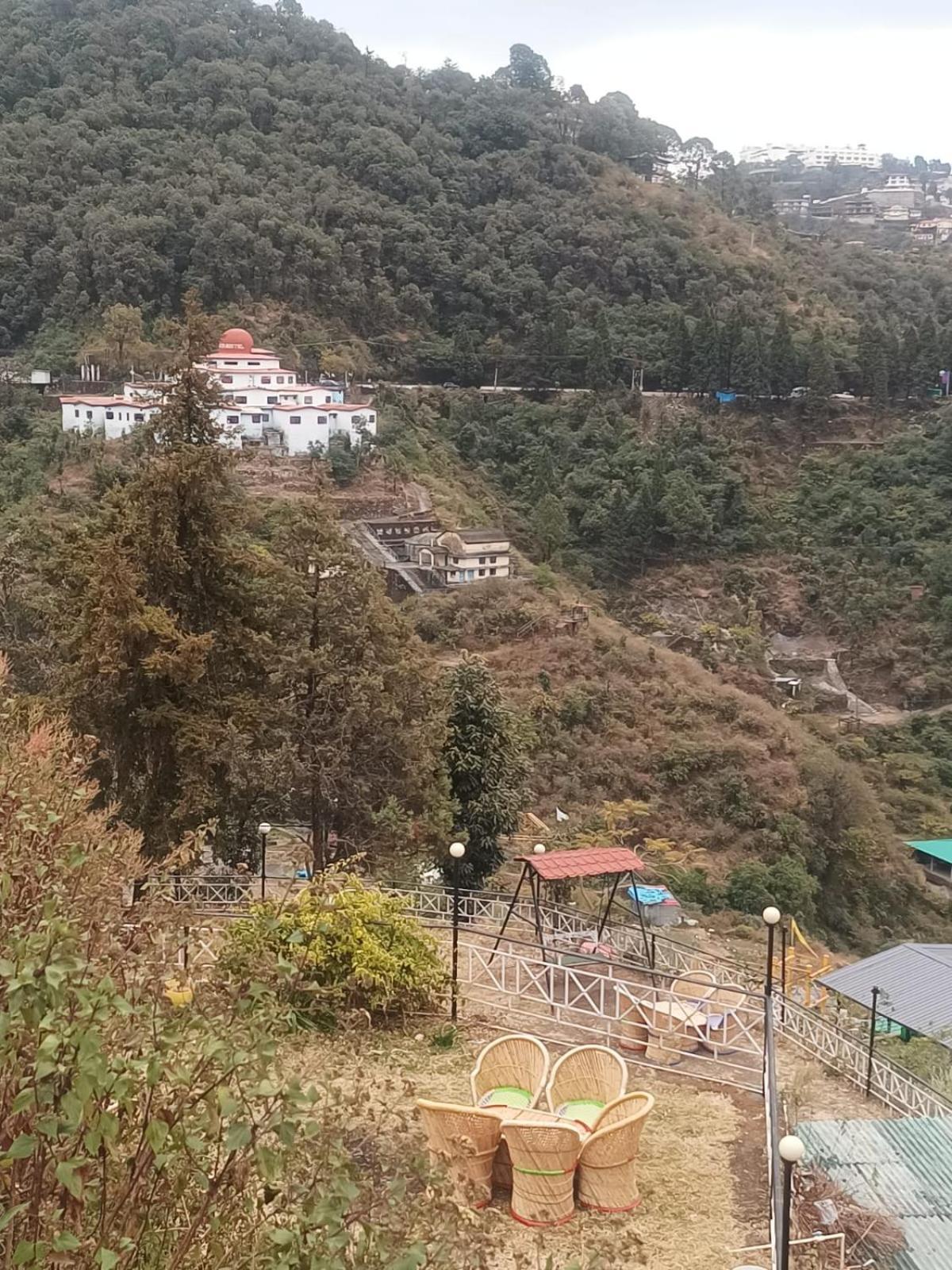 Hotel Himalayan Village 무소리에 외부 사진