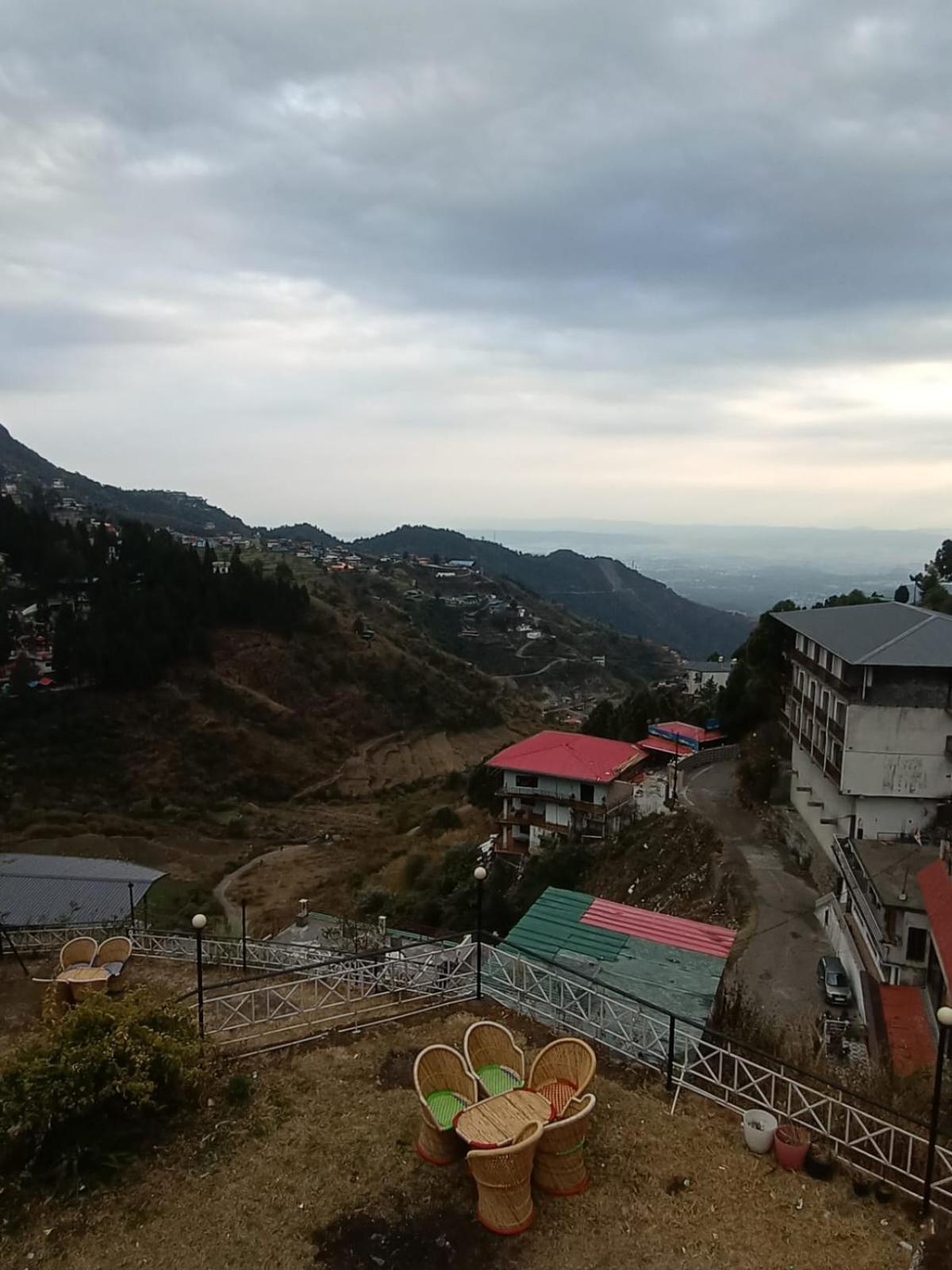 Hotel Himalayan Village 무소리에 외부 사진
