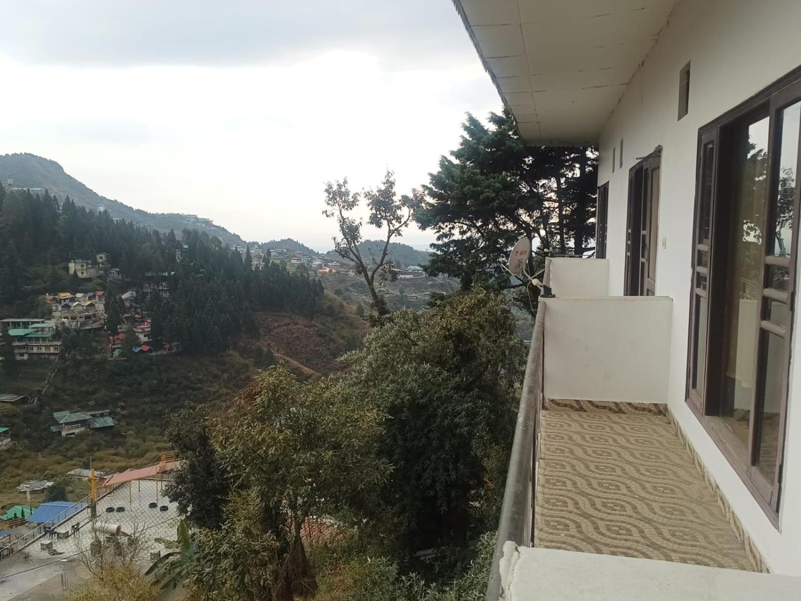 Hotel Himalayan Village 무소리에 외부 사진
