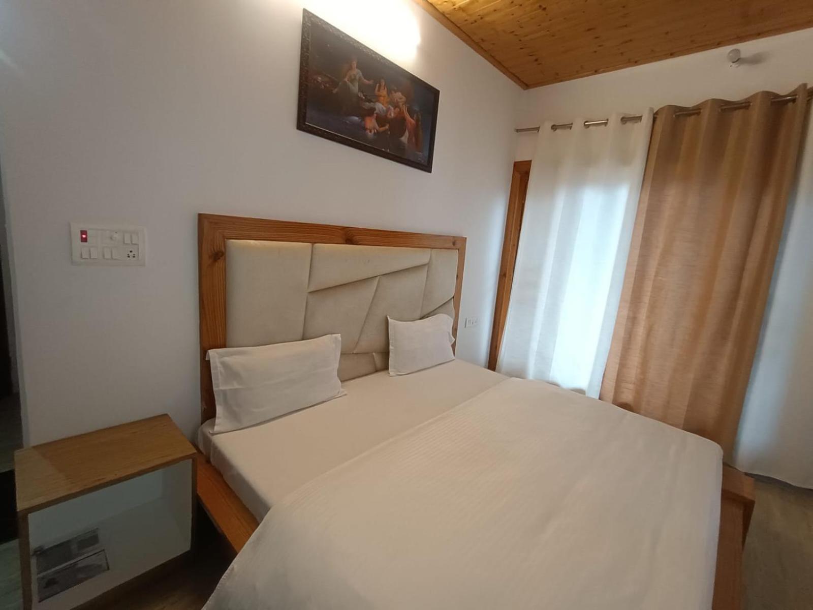 Hotel Himalayan Village 무소리에 외부 사진
